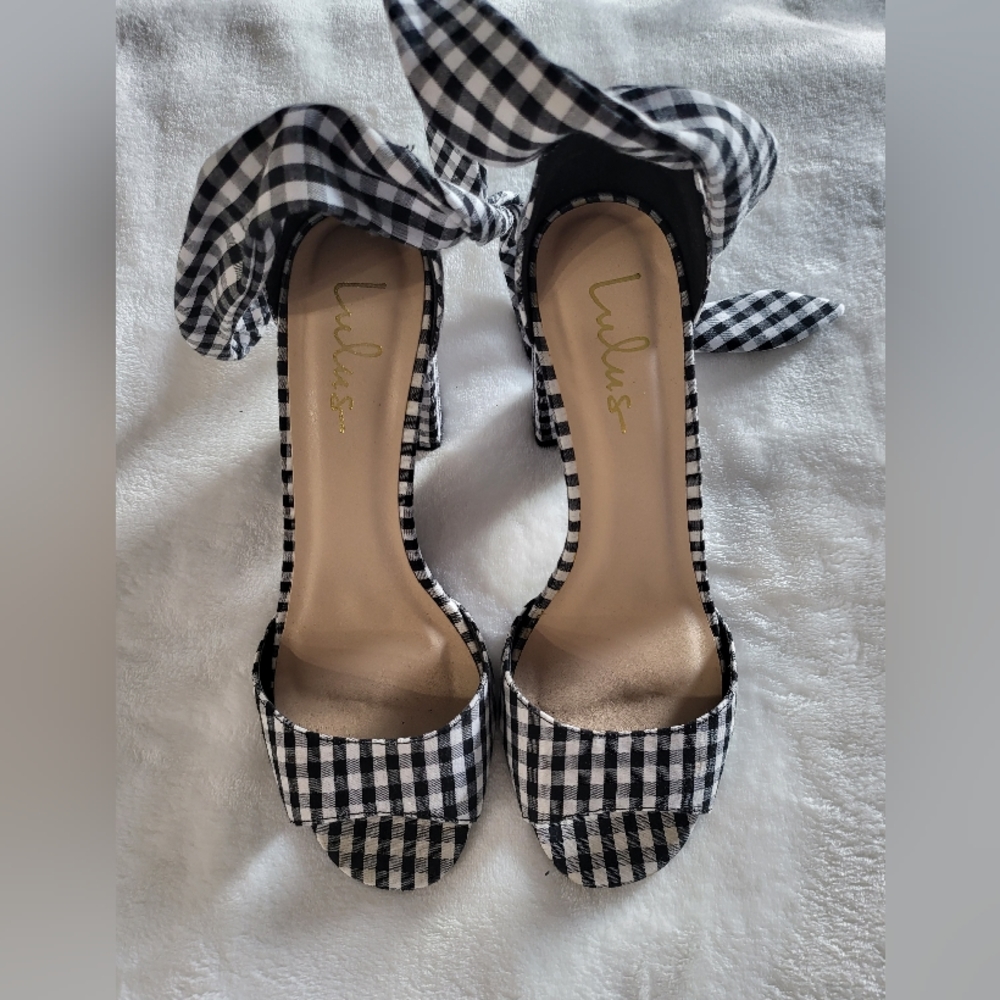 Black and white wedges